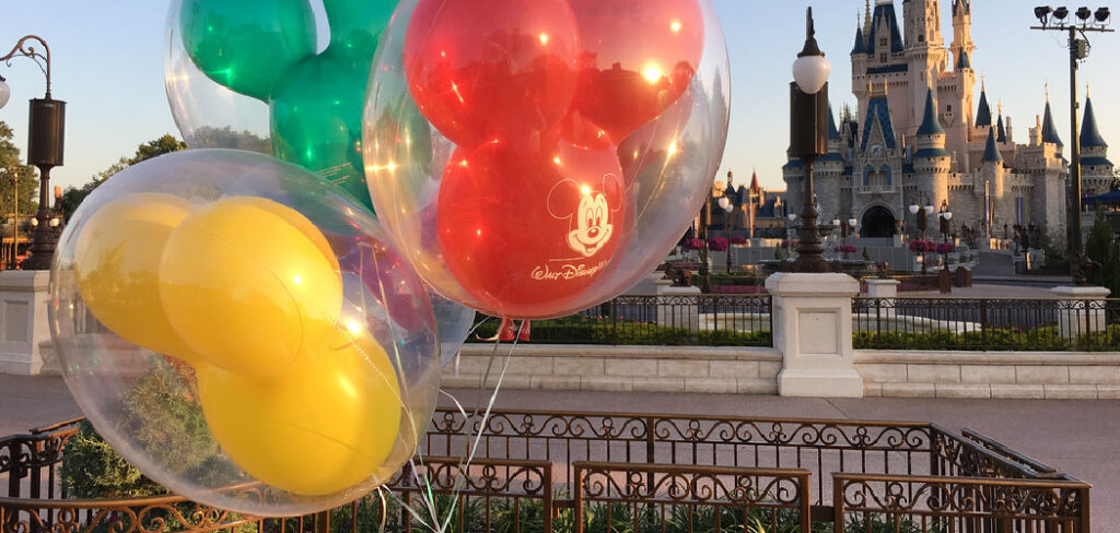 How to Tie Balloons with a Tool