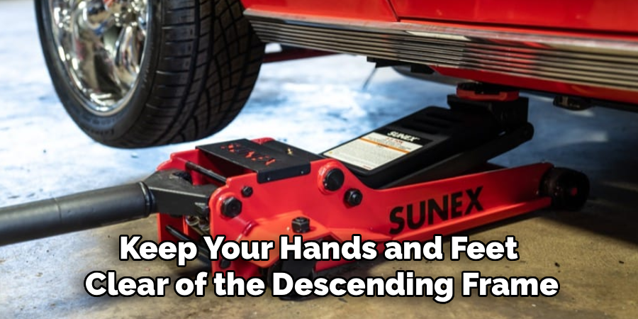 Keep Your Hands and Feet
Clear of the Descending Frame