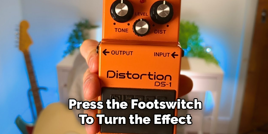Press the Footswitch
To Turn the Effect