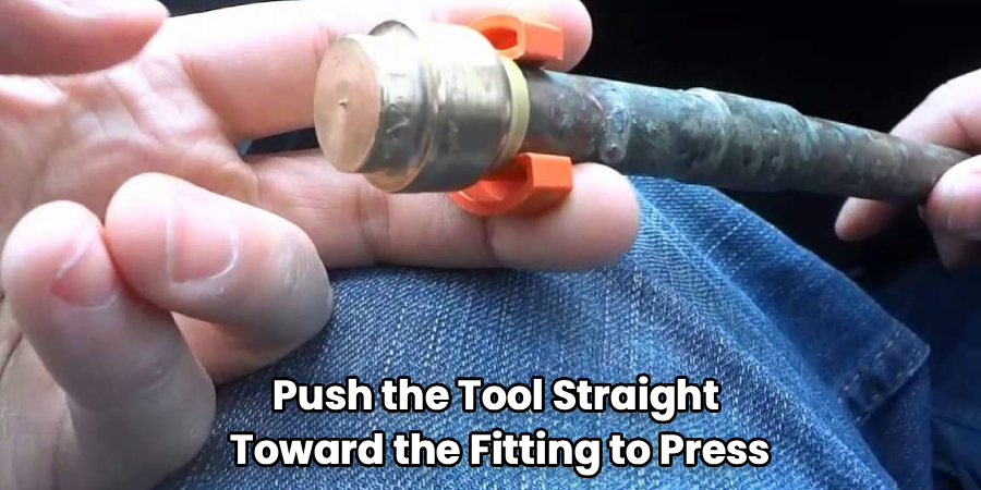 Push the Tool Straight
Toward the Fitting to Press