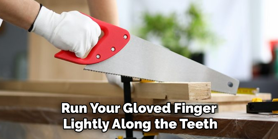 Run Your Gloved Finger
Lightly Along the Teeth
