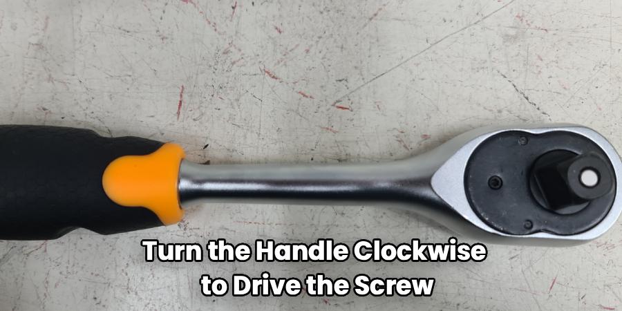 Turn the Handle Clockwise
to Drive the Screw
