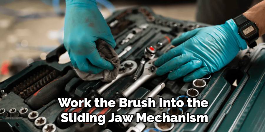 Work the Brush Into the
Sliding Jaw Mechanism