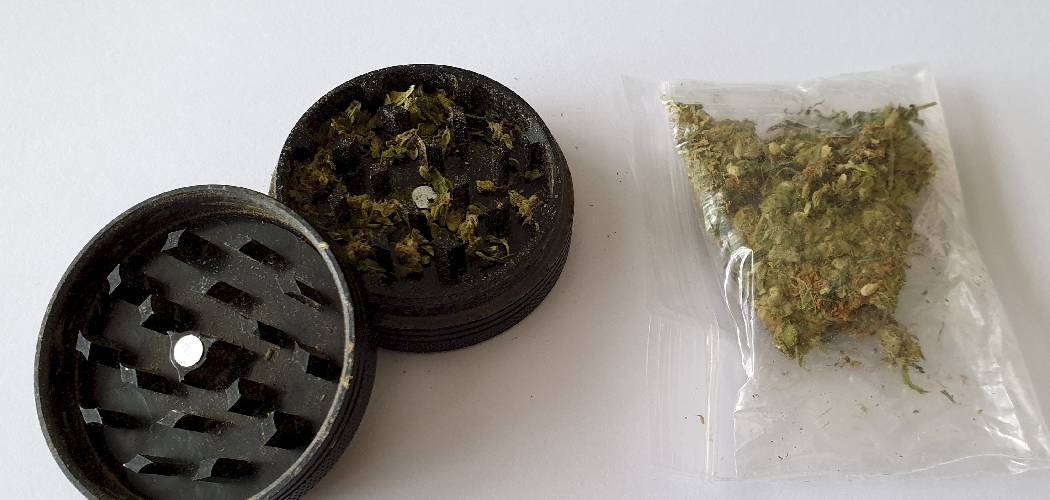 How to Use a Herb Grinder